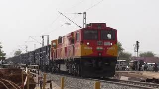 General Electric Roza WDG4G 49092 with BOXN Wagon Rake accelerating through the LC Gate