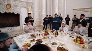 Рамзан Кадыров В праздничный день Курбан-Байрам семьёй собрались в доме у моей любимой МАМЫ