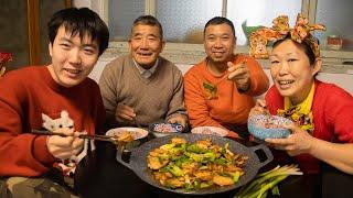 3 catties of pork with 1 handful of green garlic can be used as twice-cooked pork