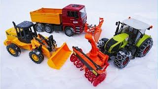 Трактор со снегоочистителем! Развивающие видео про машинки-помощники Брудер для детей