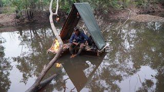 BUSHCRAFT Build Shelter Camping On Water, Floating Camping  House