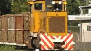 sugar cane train australia,near miss train verse a truck