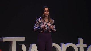 How can we stop scientists leaving academic life? | Flavia Sousa | TEDxTwenteU