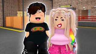 MINI LUUY E MINI MILA CHEGARAM NO MURDER MYSTERY! - Roblox