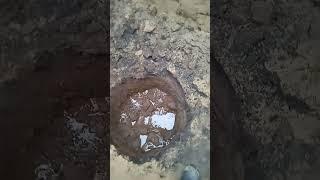 Яма под первую бочку колодца готова
