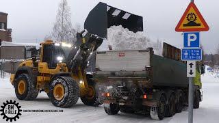 Volvo L120H loader Loading snow on Scania trucks