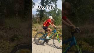 Wie normale Leute  mit einem Ball Fahrrad fahren vs ich