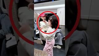 The little girl is a social butterfly，her sister can't stop her#news #funny #kids #shorts