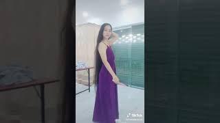 Su Pyae Linn Wai (@31498676737) show her long hair.