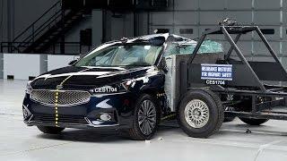 2017 Kia Cadenza side IIHS crash test