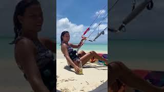 How Kitegirls start their Kitesurfing session 