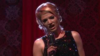 Ricarda,Sofi aus Berlin-Tag & Nacht, singt "So Blond So Black"