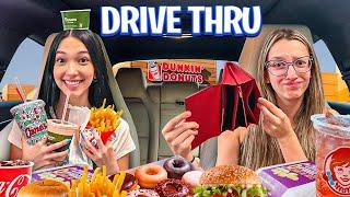 PEDINDO E COMENDO TUDO QUE A PESSOA DA FRENTE PEDIU NO DRIVE THRU com a LULUCA