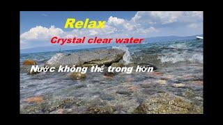 Lake Tahoe. Relax with crystal clear water. Thư giãn với những tiếng sóng vỗ của nước trong vắt.