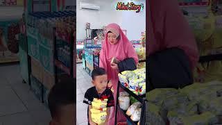 AZKA KEHABISAN SAAT MAU BELI BANANA MILK BITES #trending #comedy #humorlucu #funny #shorts