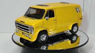 Revell 76 Chevy Van California Cruiser 1/24 Scale Model