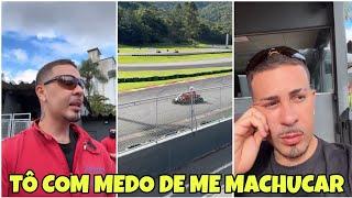  CARLINHOS MAIA FICA COM MEDO DE ANDAR  NO CARRO DE CORRIDA