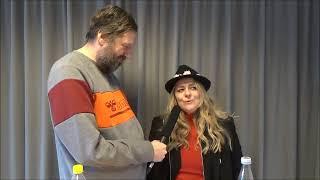 Thomas fra Smil TV Aarhus interviewer Færøsk, Canadisk Pop sangskriver og sangerinde Lena Anderssen.