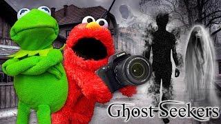 Kermit The Frog and Elmo Investigate a REAL Haunted Ghost Town!