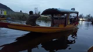 શ્રીનગરના દલ સરોવરમાં શિકારાની સવારી - કાશ્મીર પ્રવાસની આહલાદક યાદો-2! Shikara ride Dal lake Kashmir