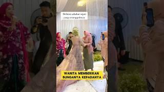 momen haru pengantin wanita berikan bunga kepada sahabat nya ‼️ #sahabat #nangis #nikah #nangis