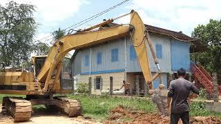 Incredible Excavator Unloading Mud and Dirt