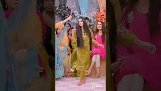 Batiyan Bujhai rakhdi mein // viral wedding dance Aisha #aisha#dance