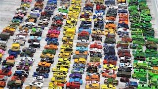 900 small cars in 1:60 scale are driving on the floor