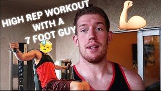 WORK OUT WITH A 7 FOOT GUY! - My 7 foot life-