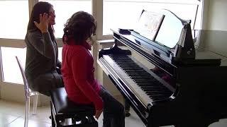 Esempio di prima lezione di pianoforte per bambini.