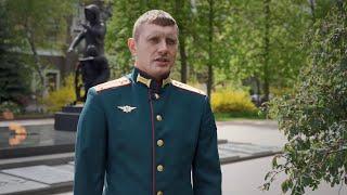 «Сын артиллериста» (отрывок). Читает Роман Кулага