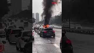 Motorist Steps In to Divert Traffic After 4x4 Fire on Federal Highway