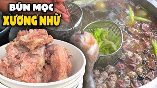 Việt Food | Khám Phá Quán Bún Dọc Mùng Xương Nhừ Rất Đông Khách