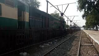 18 DOWN PAKISTAN MILLAT EXPRESS ARRIVAL AT SARGODHA JUNCTION| RAILLION VLOGS |  (RAILWAYS) PLATFORM