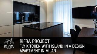 Cucina FLY con isola in un appartamento di design a Milano