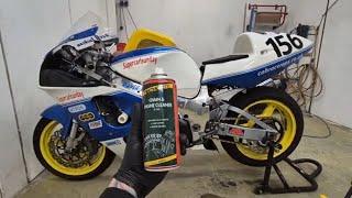 Cleaning up the chain on the Srad 750 with the best engine and chain cleaner! Techcoat TC160