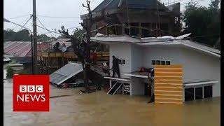 Indonesia flash flood sweeps away entire longhouse - BBC News