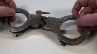 Rumänische Scharnierhandschellen Hochsicherheit High Security Prison Handcuffs Romania Crude Made