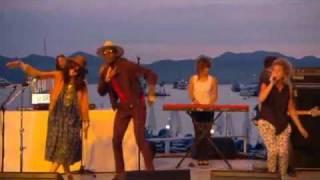 Selah Sue & Theophilus London - Flying Overseas (Live @ Cannes)