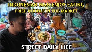 WHY INDONESIAN MAN ENJOY EATING FRIED NOODLE IN THE MARKET FOOD⁉️