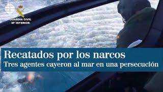 Una narcolancha rescata a tres guardias civiles tras colisionar en plena persecución