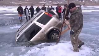 Как на Руси машину из подо льда достают Случай на рыбалке