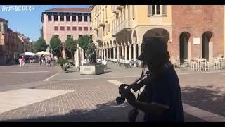 散塔露琪亞 (Santa Lucia): violin played by Simon HSU（ 背景是在克雷莫納 (Cremona)：義大利小提琴故鄉　"斯特拉迪瓦里 Stradivari" 廣場）