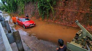 Mapusa Traffic Installed Barricades  | BMW Recovered From Flooded Service Road   Pedem To Karaswada