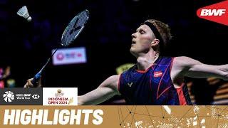 Anders Antonsen puts in the work against world champion Kunlavut Vitidsarn