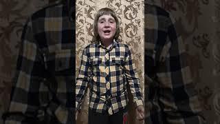Вячеслав Литун читает стихотворение Натальи Задорожной "Мальчишка тормошит на кухне мать"
