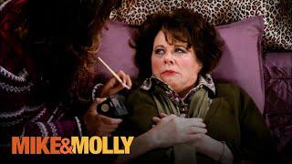 The Flynns Help Peggy Get Ready for a Date | Mike & Molly