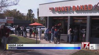 Lines at Honey Baked Ham before Thanksgiving