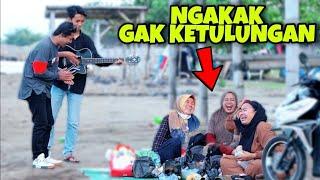 Prank Ngamen Terkocak Di Dunia - Bikin Ngakak Sakit Perut