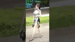 街拍(110) 一只手都抓不住的小姐姐又来了！#街拍 #shorts #抖音 #tiktok #tiktok #网红 #成都 #太古里 #美女 #小姐姐